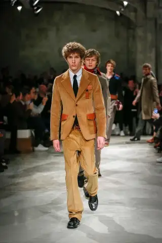 prada-kadife.webp