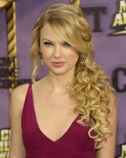 Prom-Hairstyle-for-Long-Hair.webp