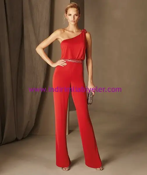 pronovias-berlin-kırmızı-abiye-tulum.webp