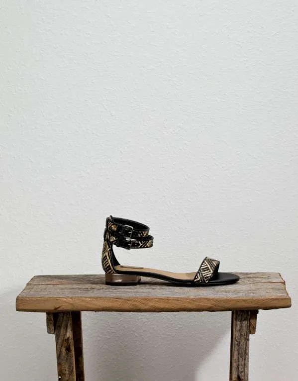 Pull &amp; Bear Sandaletler