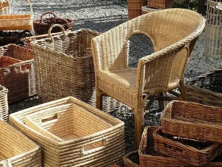 rattan_ve_hasir_bahce_mobilyasi_farki.webp