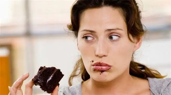 resized_09e73-db9f3c68womaneatingchocolatecake1512493.webp