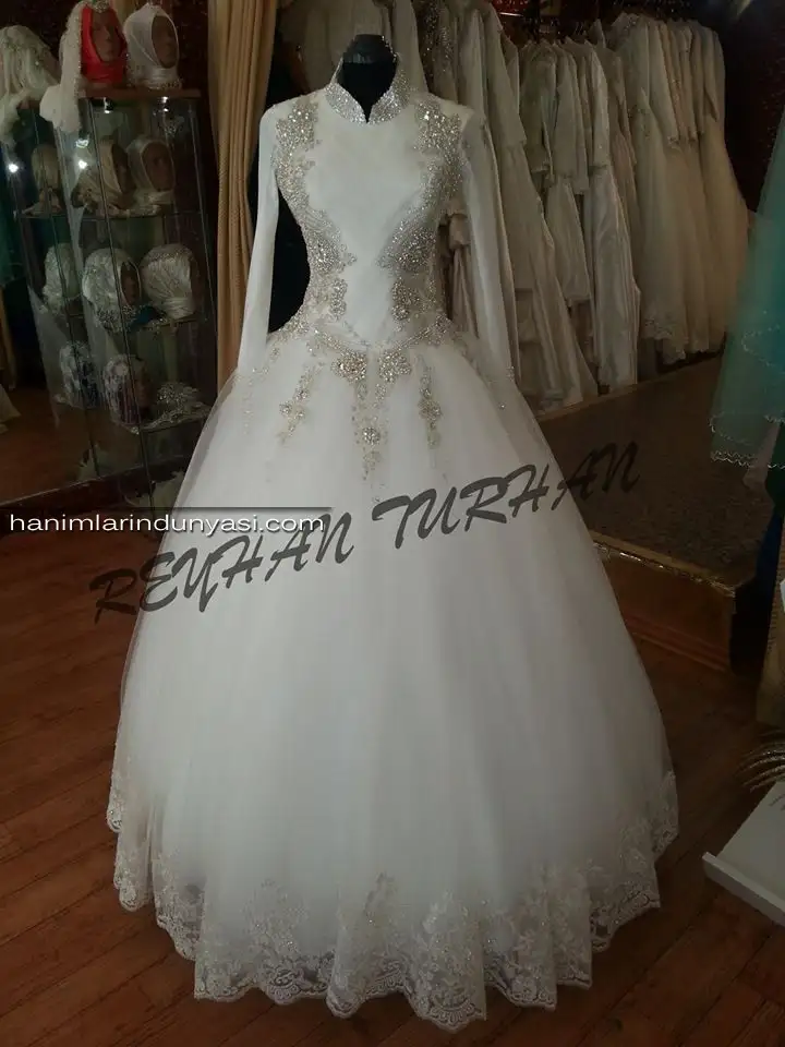 Reyhan-Turan-Tesettürlü-Gelinlik-Moda-Evi-İstanbul-13.webp