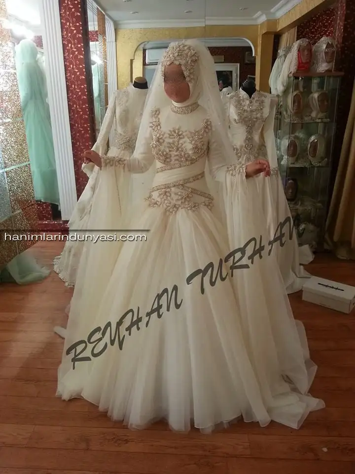 Reyhan-Turan-Tesettürlü-Gelinlik-Moda-Evi-İstanbul-16.webp