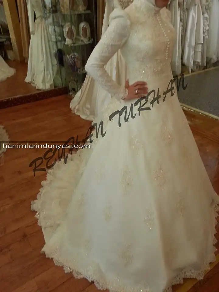 Reyhan-Turan-Tesettürlü-Gelinlik-Moda-Evi-İstanbul-2.webp