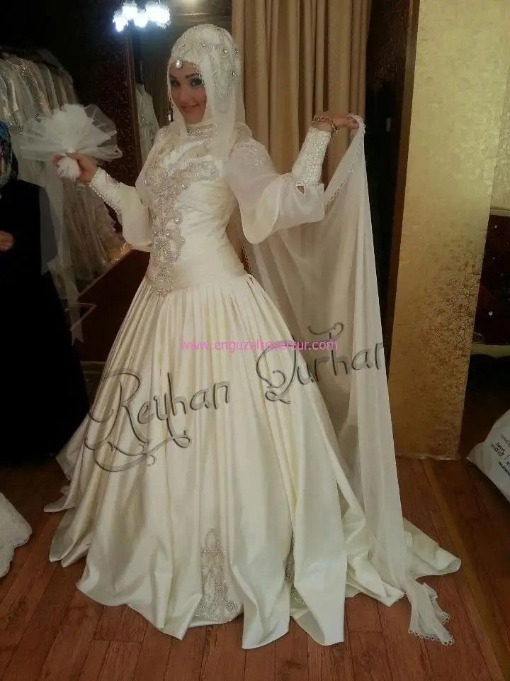 reyhan-turhan-tasarımı-tesettür-gelin-başı-gelinlik.webp