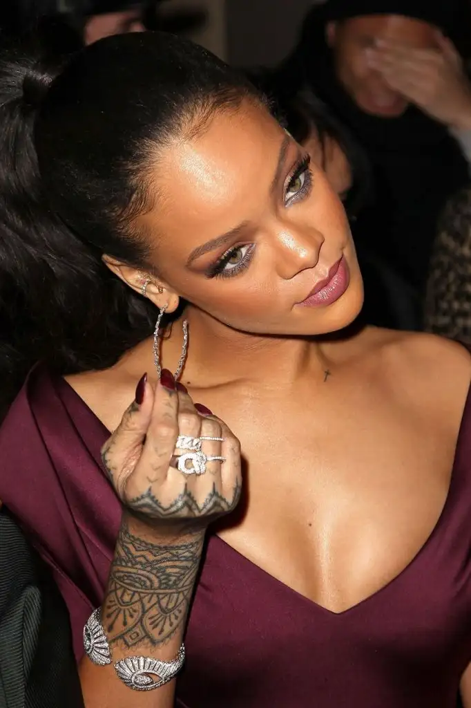 rihanna-attend-the-zac-posen-fashion-show_6.webp