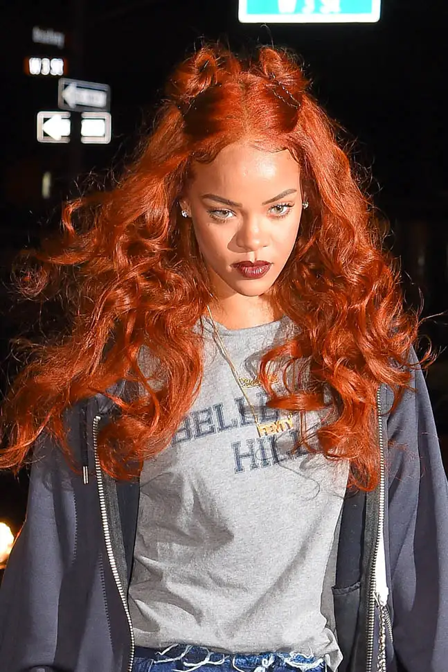 rihanna-double-knot-25may15-03.webp
