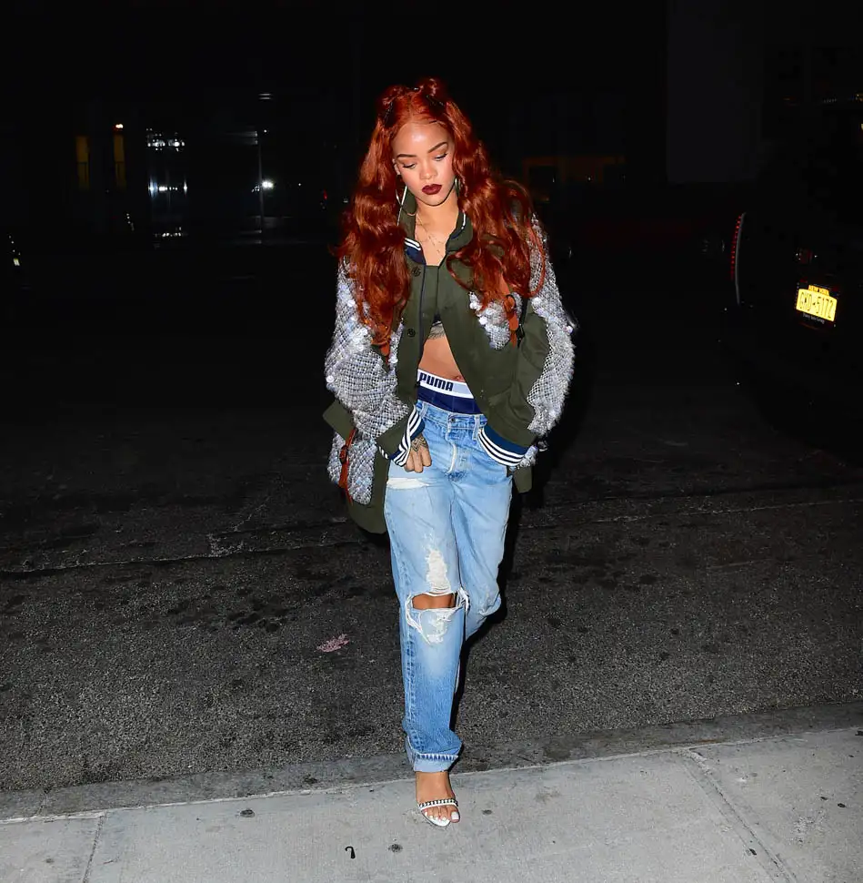 rihanna-double-knot-25may15-08.webp