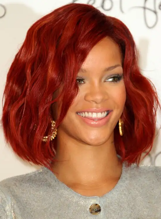 rihanna_dalgali_kut_sac_modeli.webp