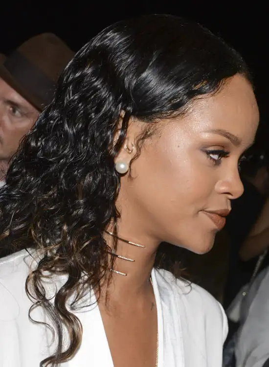 rihanna_dalgali_sac.webp