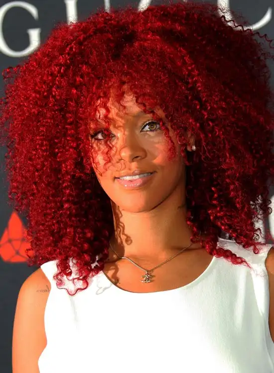 rihanna_kivircik_Sac_modeli_2022.webp