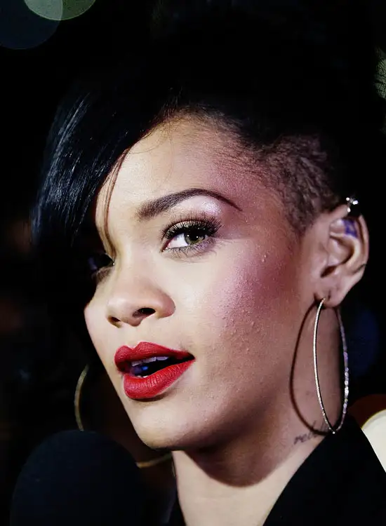 rihanna_kupeli_Sac_Tarzi.webp