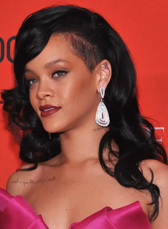 rihanna_yan_trasli_sac_stili.webp