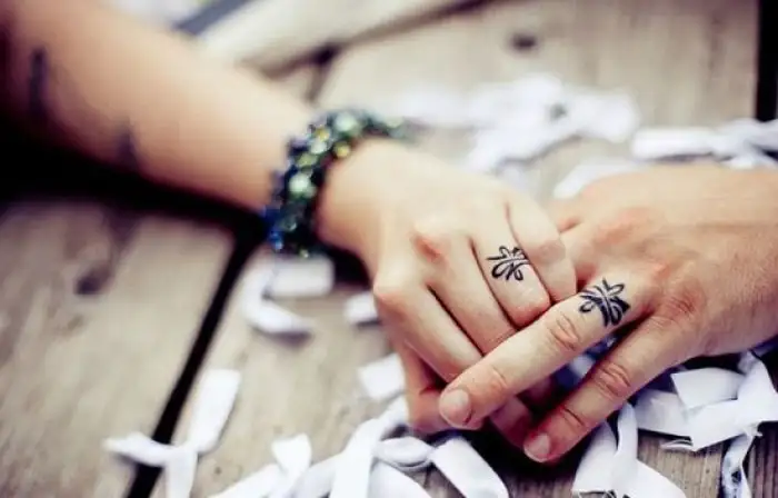 Ring-tattoos-for-couples7.webp