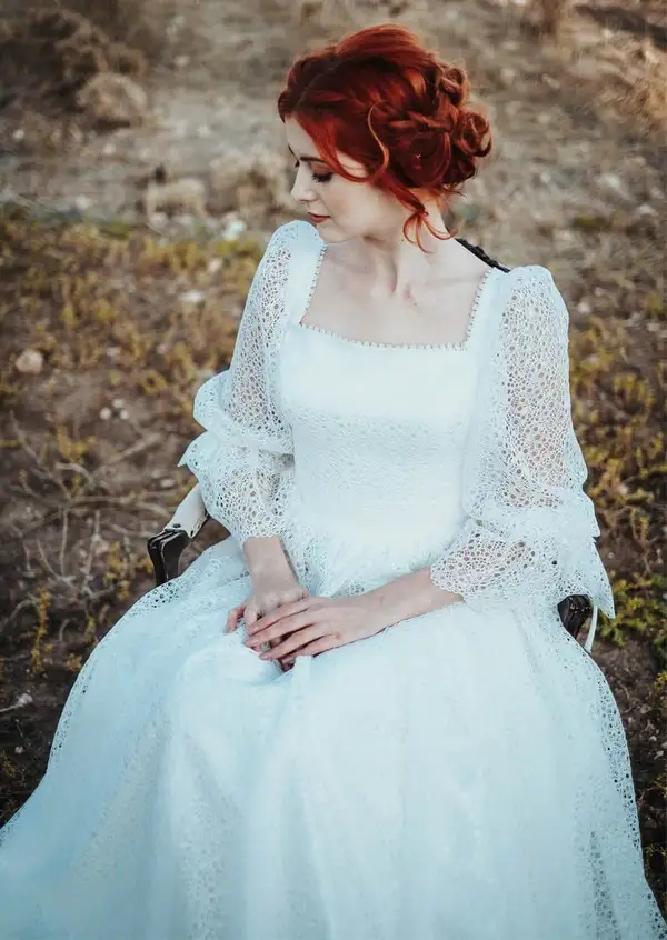 romantik-kare-yaka-dantel-gelinlik-e8-80d.webp