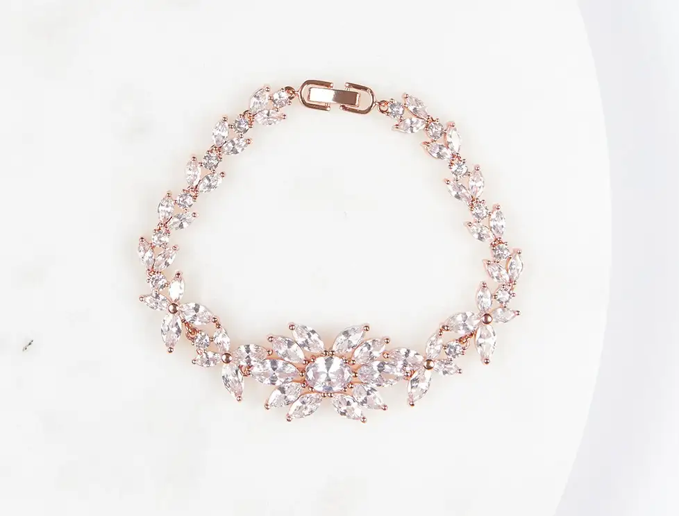 rose-gold-abiye-bileklik-cicek-desenli-abiye-taki-oleg-cassini-14116-63-B.webp