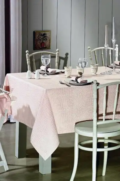 Royal Mood Pembe Masa Örtüsü takımı 70 lira.webp