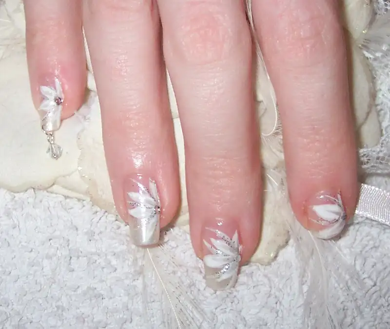 royal-wedding-nail-design.webp