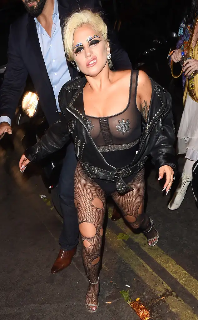 rs_634x1024-150609163918-634.LAdy-Gaga-Boobs-London.ms.060915.webp