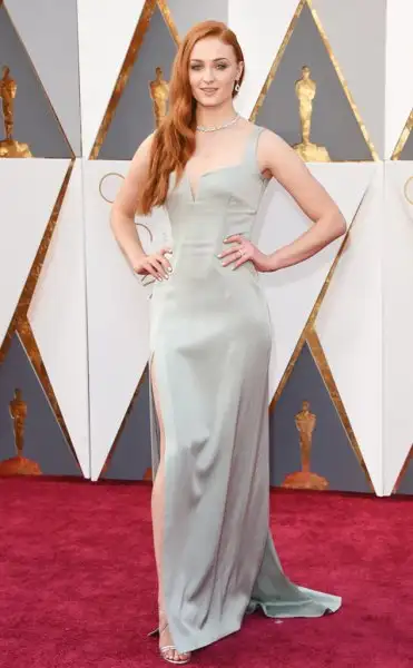 rs_634x1024-160228155458-634-2016-oscars-academy-awards--sophie-turner.webp