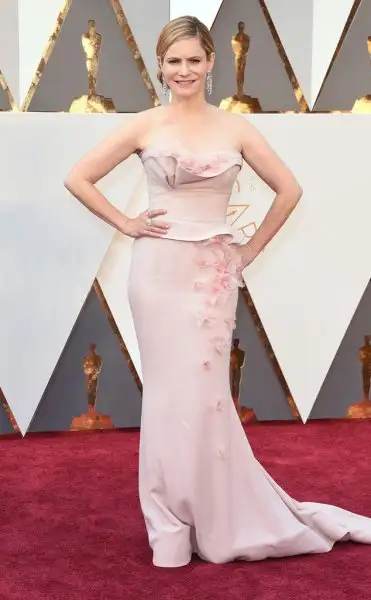 rs_634x1024-160228161253-634-Academy-Awards-Oscars-jennifer-jason-leigh.cm.228.webp