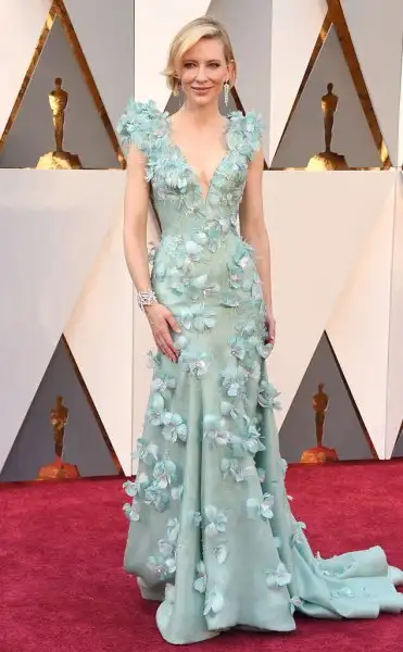 rs_634x1024-160228163810-634-cate-blanchett-2016-oscars-academy-awards-mh-022816.webp