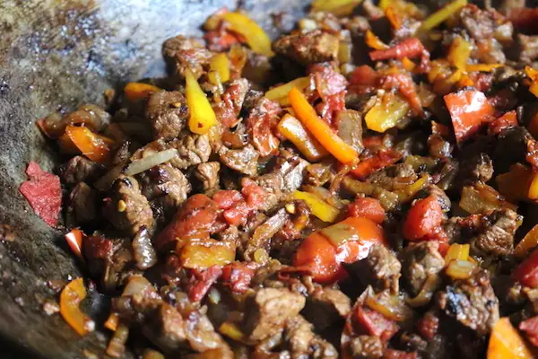 saç-kavurma-in-pan.webp