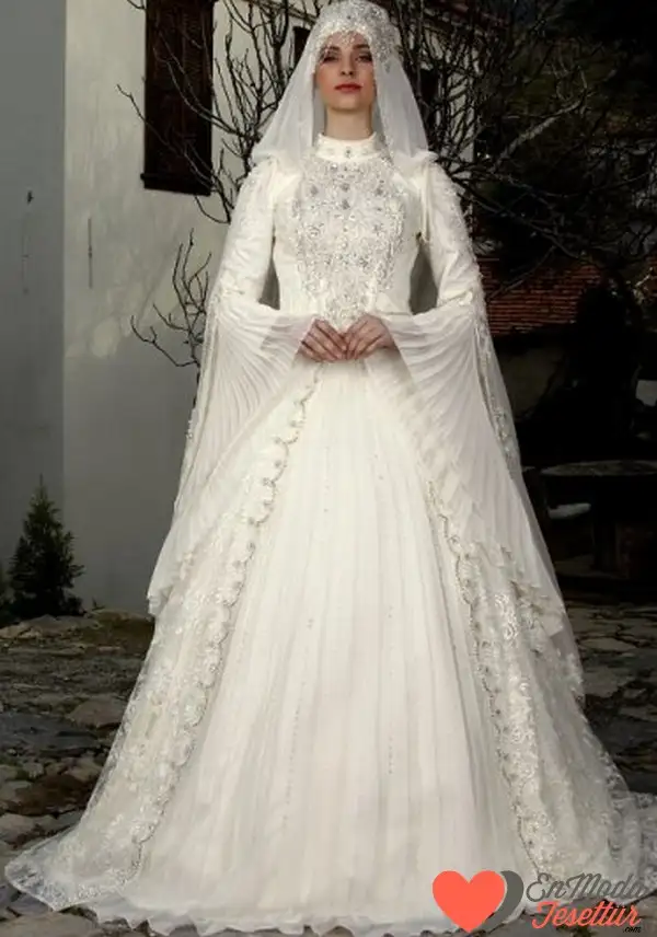 Sade-Şık-İşlemeli-Tesettür-Gelinlik-Modelleri-1.webp