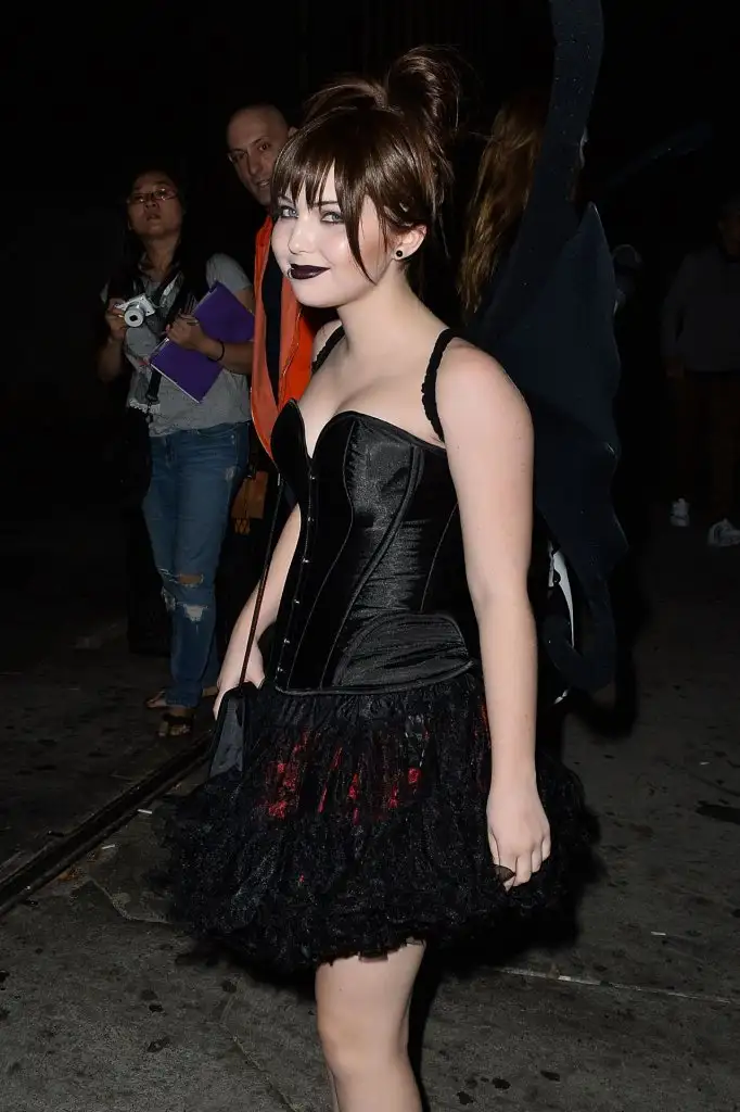 sammi-hanratty-just-jared-halloween-party-in-los-angele-october-2015_1.webp