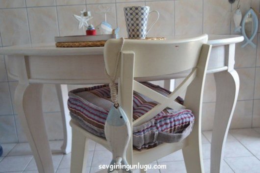 sandalyeler-icin-fransiz-stili-minder-dikimi-1-530x353.jpg