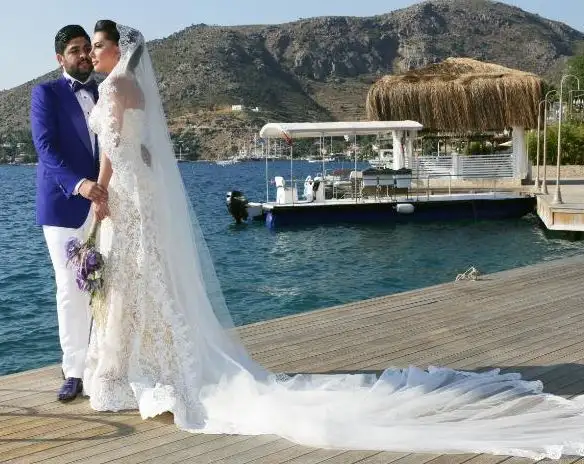 sarkici-ebru-yasar-is-adami-sevgilisi-ile-evlendi-7448183_6409_m.webp
