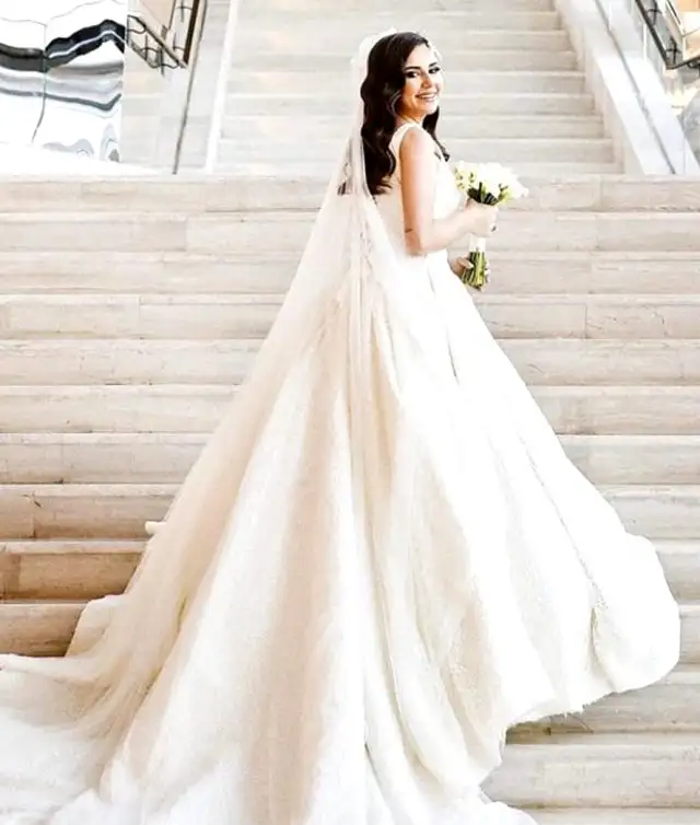 sarkici-merve-ozbey-kenan-kocak-ile-evlendi-12901924_57_m.webp