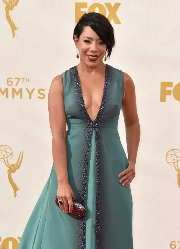selenis-leyva,J9BBRXLb7UKu7hZ9witcXA.webp