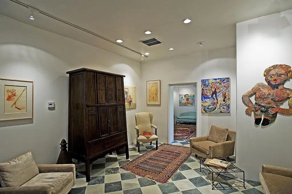 series-open-doorways-makes-easy-move-from-room-room.webp