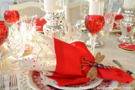 sevgililer-günü-romantik-masa-dekor-ayarları-2015-27.webp