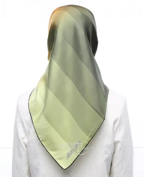 silk-home-yesil-renkli-kare-desenli-twill-ipek-esarp_yesil--duz_3_buyuk.webp