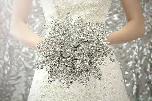silver-winter-wedding-decoration10.webp