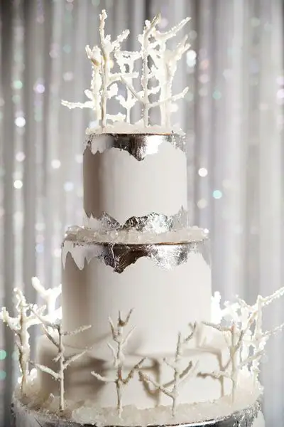 silver-winter-wedding-decoration29.webp