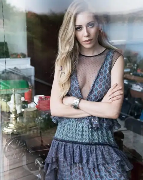 sinem-kobal-1.webp