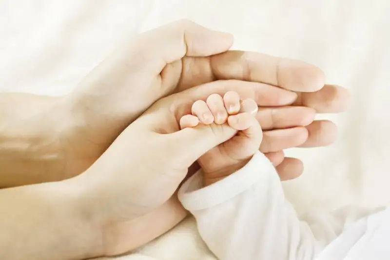 şirin-aile-tablosu-anne-baba-bebek.webp