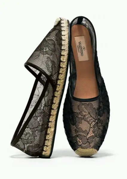 siyah-espadrilles-ayakkabı-modeli.webp
