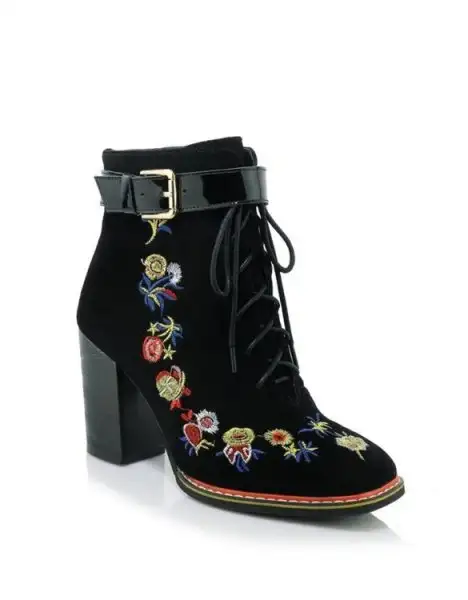 siyah-işlemeli-süet-bağcıklı-bootie-sk16024-1-585x750.webp