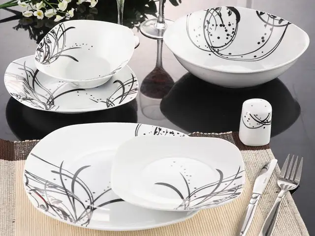 Siyah-yapraklı-benekli-desenli-yemek-takımı-modeli.webp