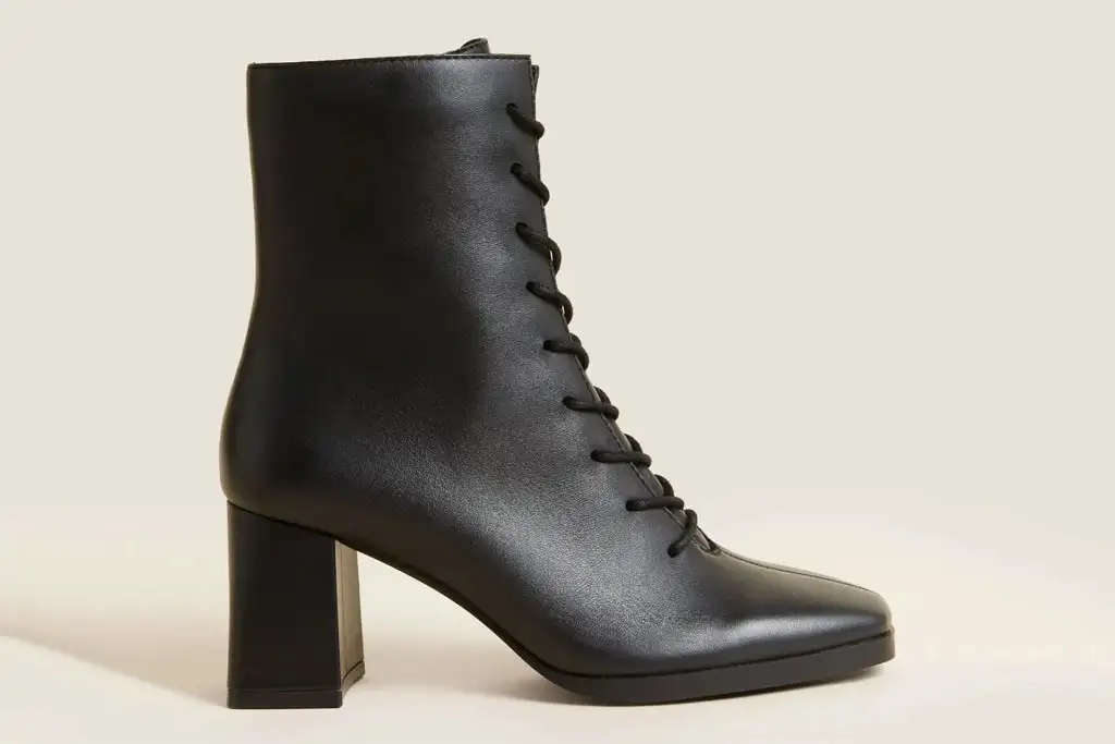 siyah_deri_cizme_kadin_2022_2023_trend_modeli.webp