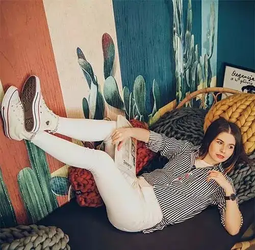 skiny_jenas_converse_kombini.webp