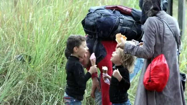 sok-teklif-para-verelim-turkiye-de-kalsinlar-5986675.webp