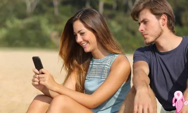 sosyal_medya_kavga_ask_iliskiler-600x360.webp