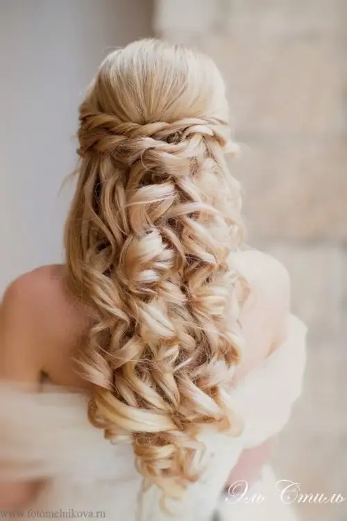 steal-worthy-wedding-hairstyles-2-500x750.webp