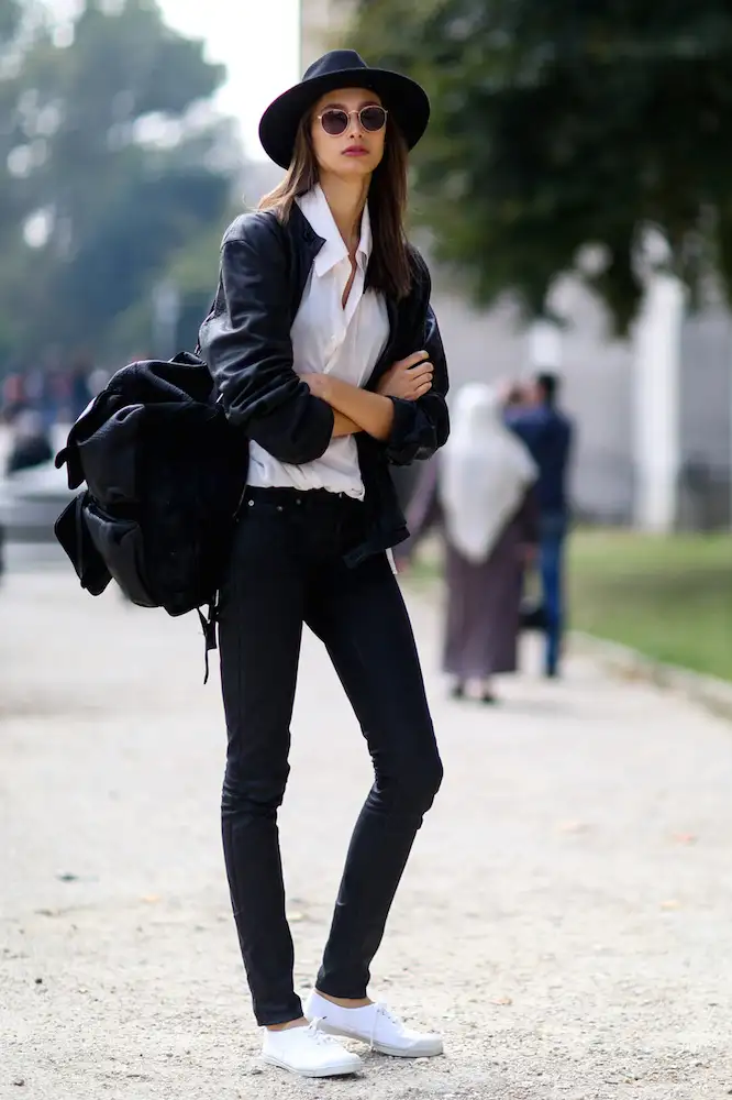 street-style-white-sneakers-trend-16.webp